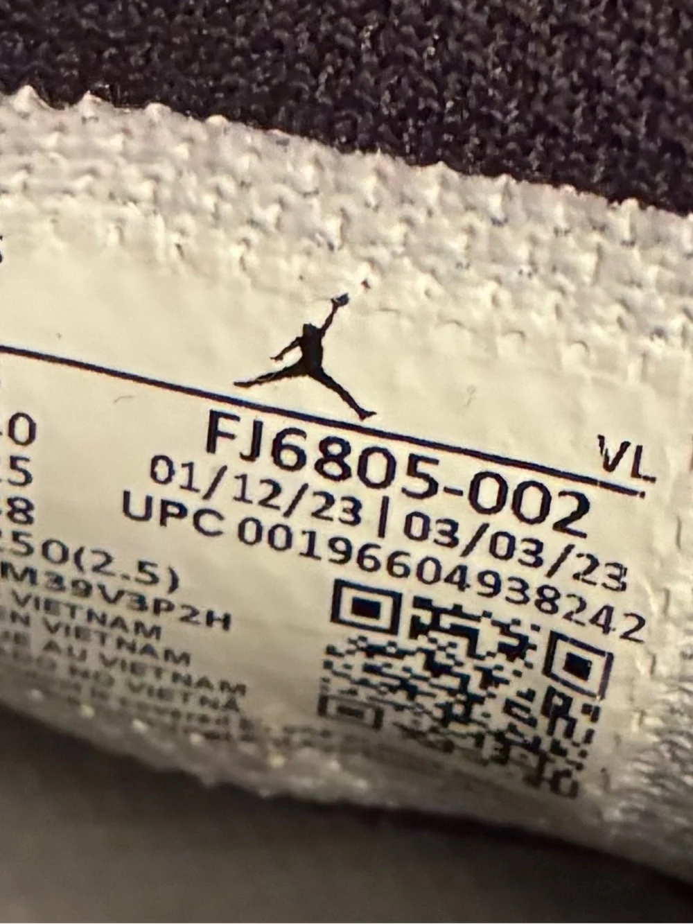 Nike Air Jordan 1 Retro High Top - Black & White baseball cleats